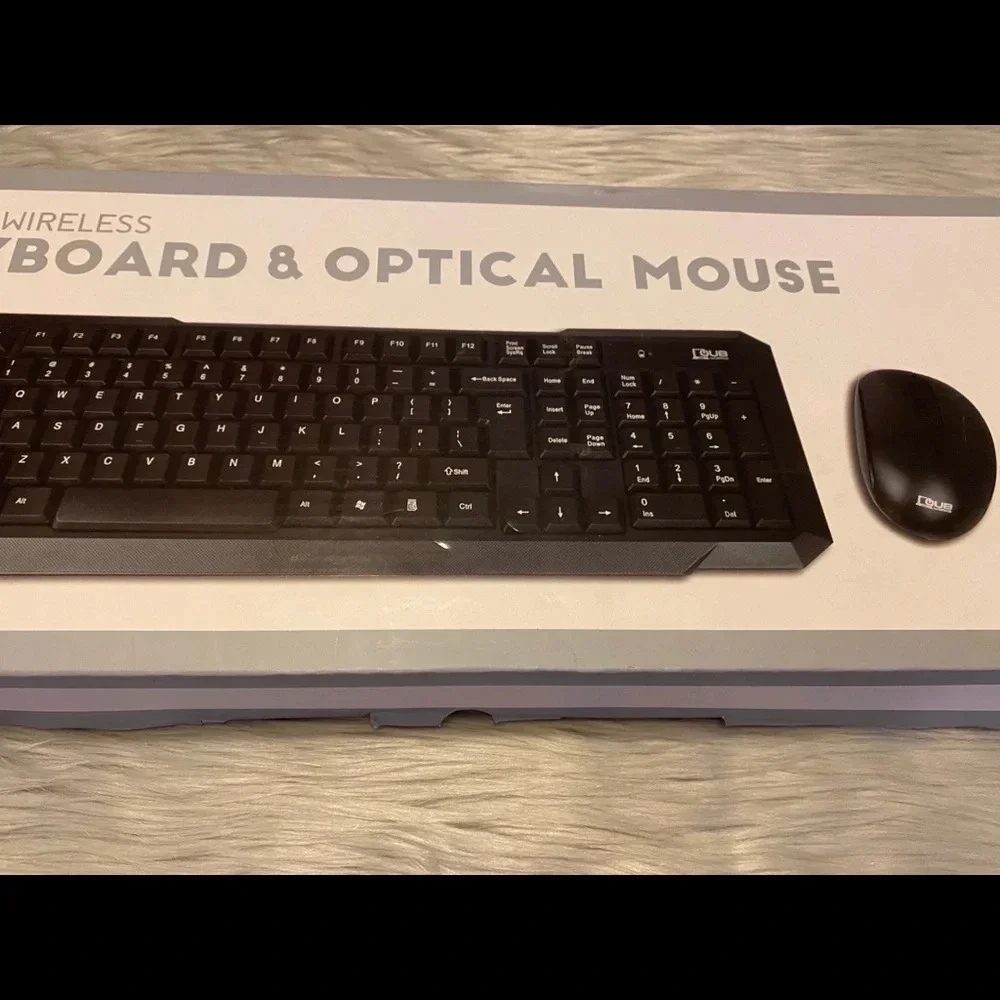 QUB Works 2.4Ghz Wireless Keyboard & Optical Mouse